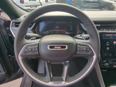 Used 2023 Jeep Grand Cherokee Trailhawk w/ Luxury Tech Group III AWD/4WD image 21