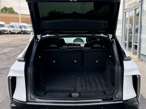 Used 2024 Cadillac Lyriq Luxury AWD/4WD image 8