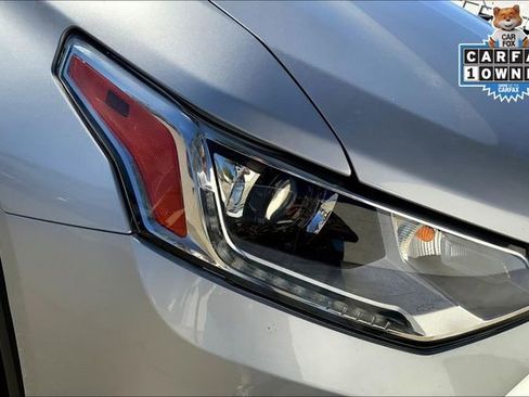 Used 2021 Chevrolet Traverse LT FWD image 28