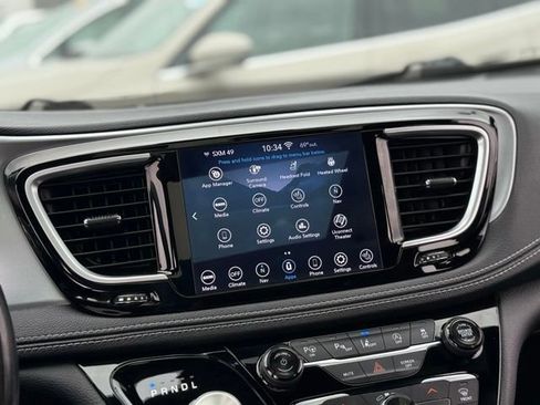 Used 2020 Chrysler Pacifica Limited FWD image 23