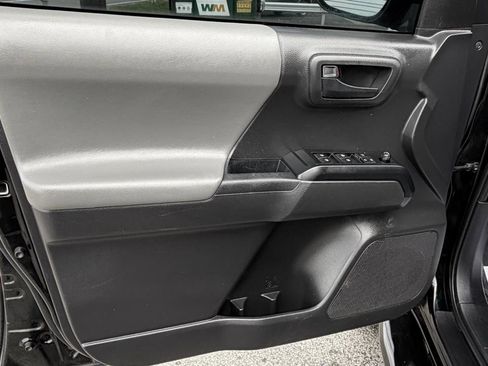 Used 2022 Toyota Tacoma SR AWD/4WD image 14