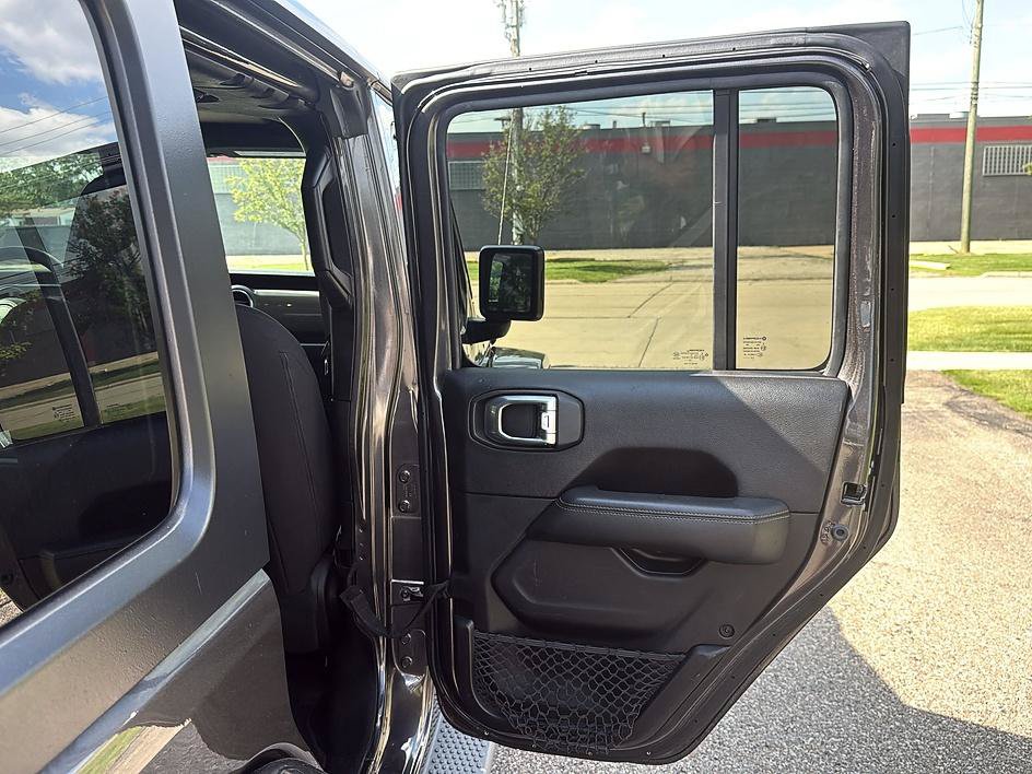Used 2020 Jeep Wrangler Unlimited Sahara AWD/4WD image 32