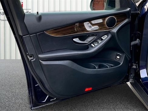 Used 2018 Mercedes-Benz GLC 300 4MATIC image 20