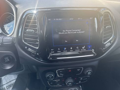 Used 2018 Jeep Compass Limited w/ Navigation Group AWD/4WD image 30
