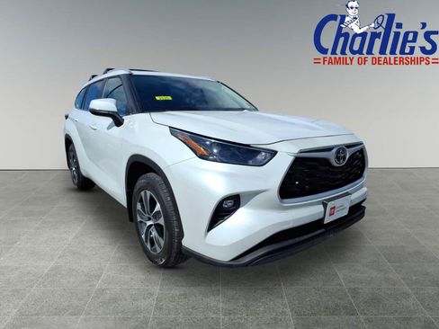 Certified 2026 Toyota Highlander XLE image 3