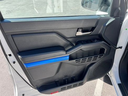 Used 2025 Toyota Tacoma TRD Sport image 14