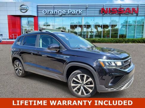 Used 2022 Volkswagen Taos SE FWD image 1