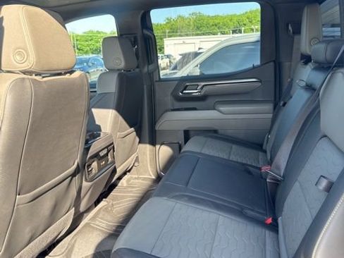 Used 2023 Chevrolet Silverado 1500 ZR2 w/ Technology Package AWD/4WD image 7