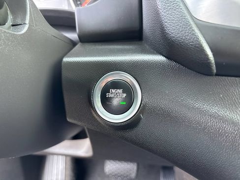 Used 2024 GMC Terrain SLE AWD/4WD image 17
