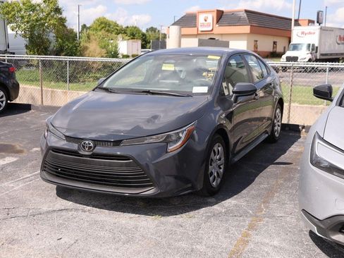 Used 2025 Toyota Corolla LE FWD image 4