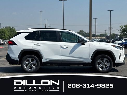 Used 2022 Toyota RAV4 LE AWD/4WD image 3