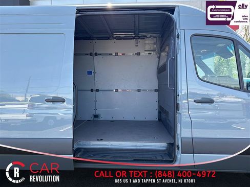 Used 2024 Mercedes-Benz Sprinter 2500 image 35