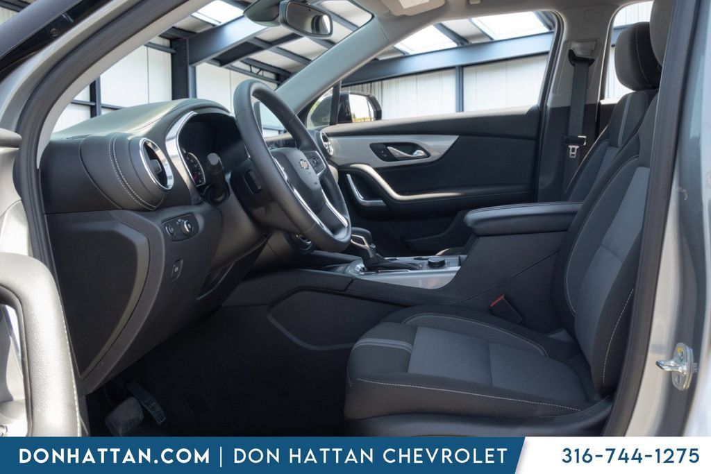 New 2025 Chevrolet Blazer LT w/ Convenience Package FWD image 3
