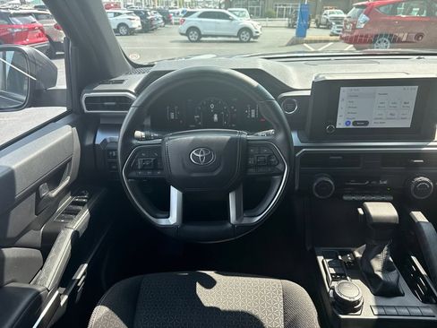 Used 2025 Toyota 4Runner SR5 AWD/4WD image 15