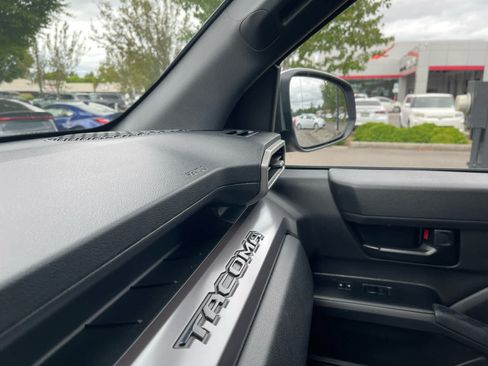 Certified 2026 Toyota Tacoma SR5 AWD/4WD image 38