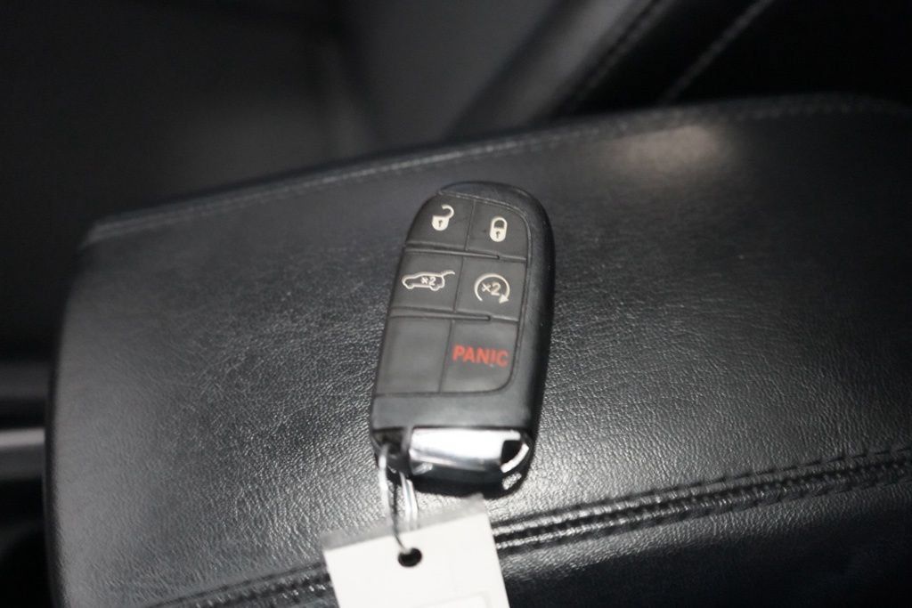 Used 2023 Jeep Compass Latitude w/ Sun and Sound Group AWD/4WD image 39