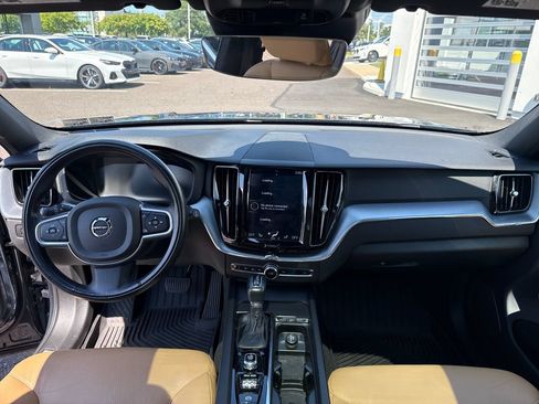 Used 2020 Volvo XC60 T5 Momentum w/ Protection Package AWD/4WD image 12