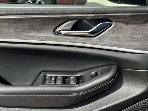 New 2026 Jeep Grand Cherokee Altitude image 20