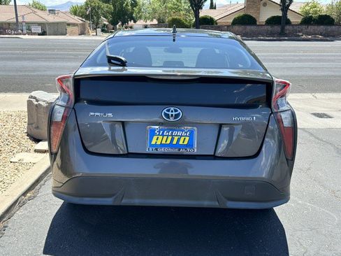 Used 2017 Toyota Prius Two FWD image 4