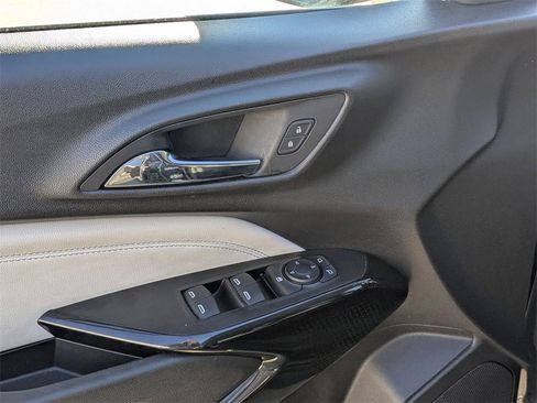 Used 2025 Chevrolet Trax LT w/ LT Convenience Package image 13