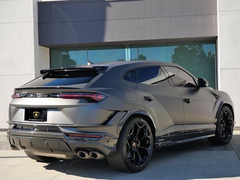 Used 2024 Lamborghini Urus Performante image 3