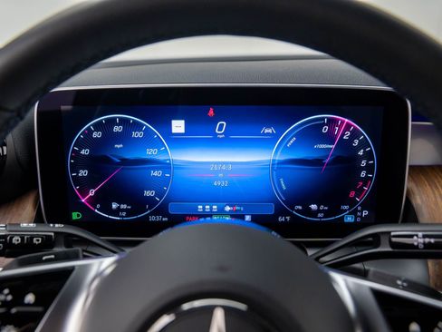 Used 2025 Mercedes-Benz GLC 350e 4MATIC image 21