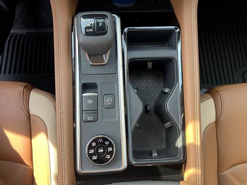 New 2026 Nissan Pathfinder Platinum image 17