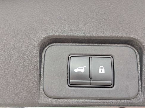 Used 2024 Nissan Rogue SV FWD image 14
