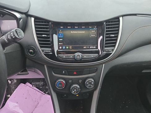 Used 2022 Chevrolet Trax LT w/ LT Convenience Package image 14