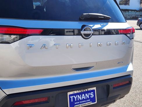 Used 2025 Nissan Pathfinder SV image 15