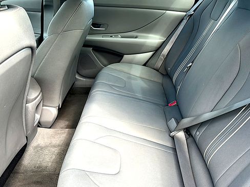 Used 2024 Hyundai Elantra SEL image 18