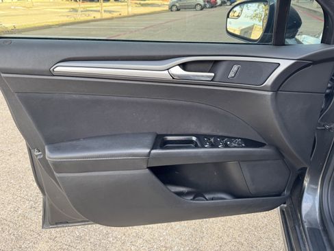 Used 2016 Ford Fusion SE image 10