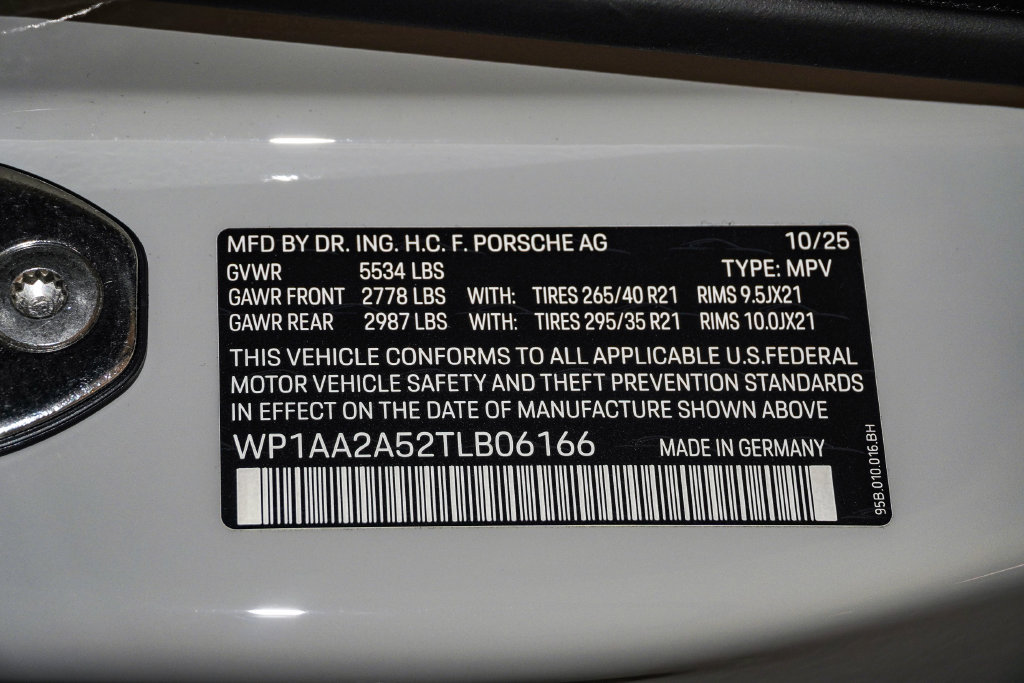 Certified 2026 Porsche Macan AWD/4WD image 31