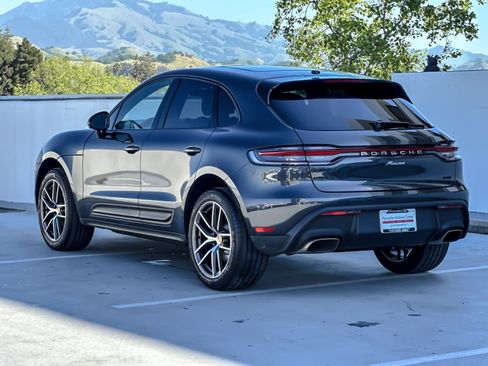 Used 2025 Porsche Macan image 3