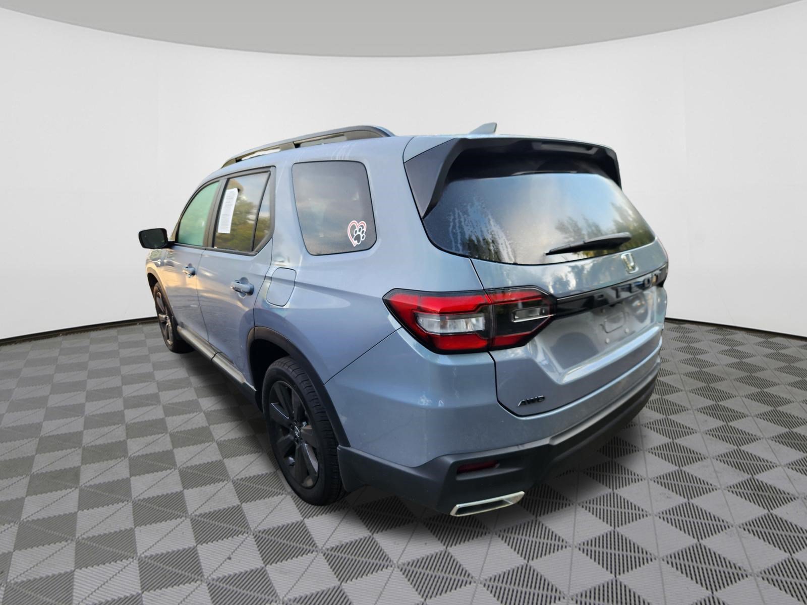 Used 2025 Honda Pilot Sport image 3