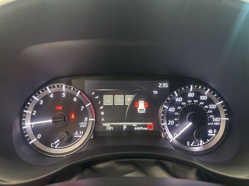Used 2024 Toyota Highlander LE FWD image 18