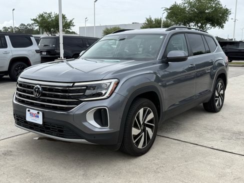 Used 2025 Volkswagen Atlas SE image 10