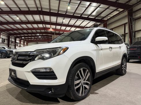 Used 2017 Honda Pilot Touring image 9