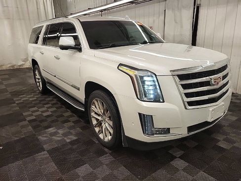 Used 2018 Cadillac Escalade ESV Luxury image 4