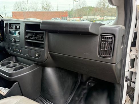 Used 2023 GMC Savana 3500 LS image 19