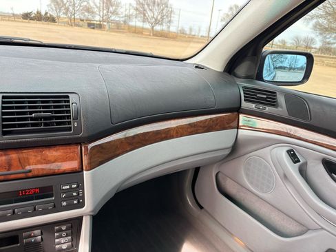 Used 2001 BMW 540i Sedan image 18