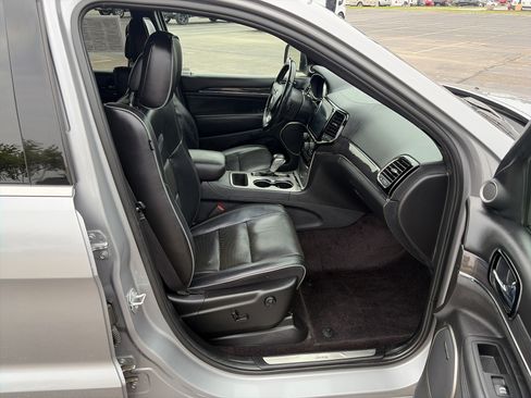 Used 2019 Jeep Grand Cherokee Overland RWD image 15
