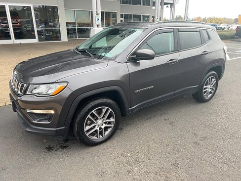 Used 2020 Jeep Compass Latitude image 2