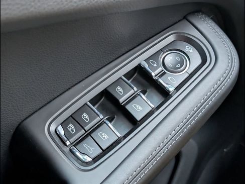 Used 2024 Porsche Macan Turbo image 12