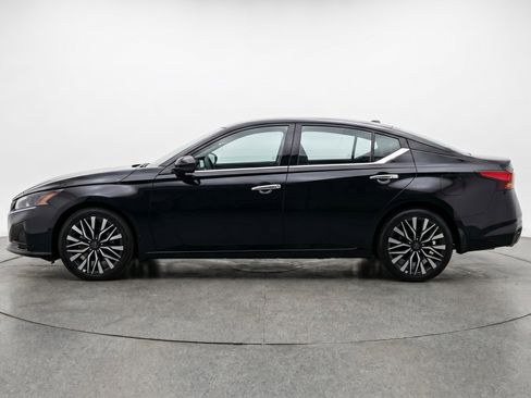 Used 2025 Nissan Altima 2.5 SV FWD image 5