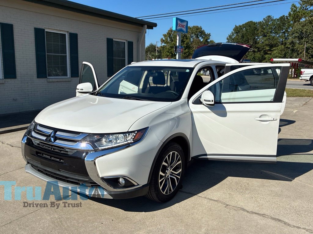 Used 2018 Mitsubishi Outlander AWD image 13