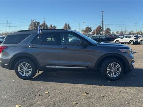 Certified 2022 Ford Explorer XLT w/ Equipment Group 202A image 3