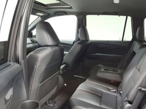 Used 2025 Honda Passport TrailSport image 17