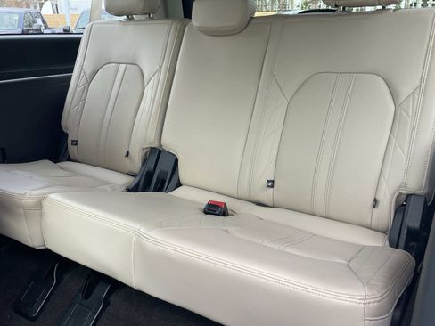 Used 2023 Ford Expedition Max Platinum image 11
