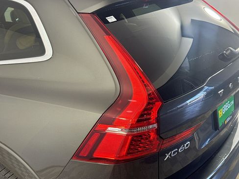 Used 2020 Volvo XC60 T6 Momentum image 36